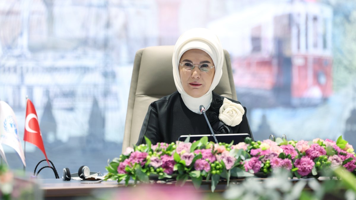 First lady Emine Erdoğan delivers a speech at the U.N. Zero Waste High-Level Advisory Board meeting, Istanbul, Türkiye, Dec. 13, 2024. (AA Photo)