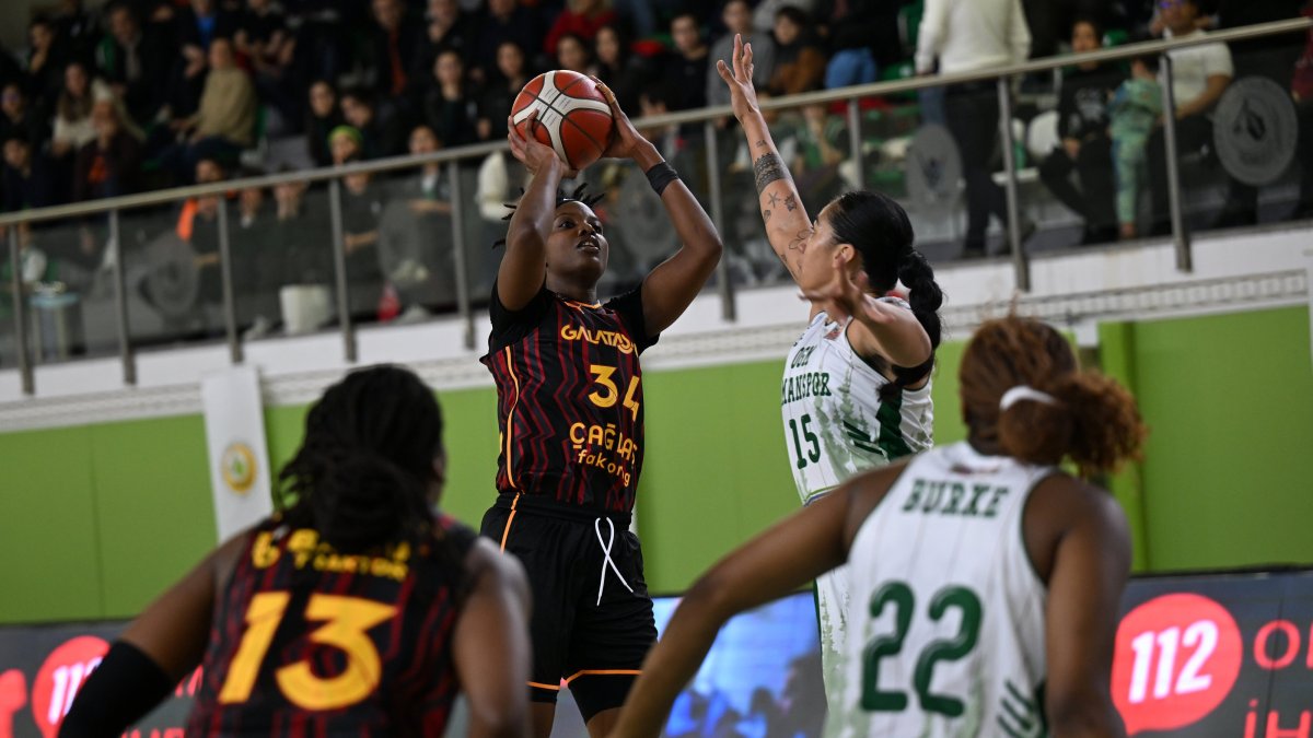 Galatasaray&#039;s Brianna Ashaki Fraser (C) in action during the ING Women&#039;s Basketball Süper Lig match against Ormanspor at the M. Sait Zarifoğlu Sports Hall, Ankara, Türkiye, Dec. 29, 2024. (AA Photo)