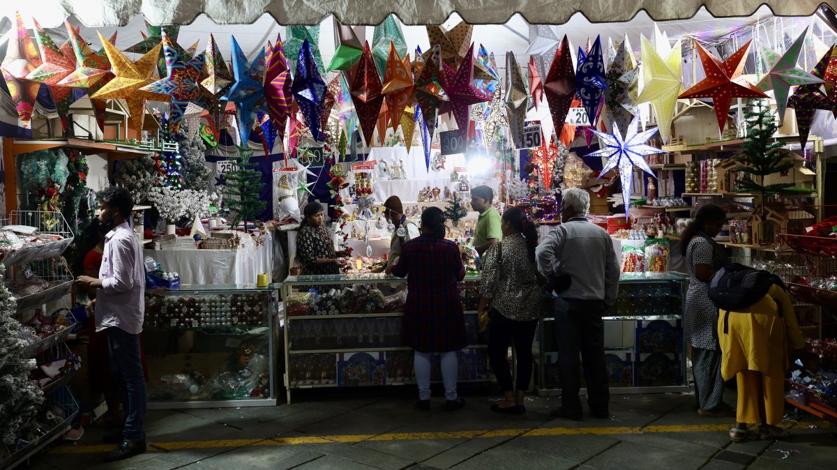 People shop for decorative items on the eve of the Christmas holiday, Bengaluru, India, Dec. 24, 2024. (EPA Photo)