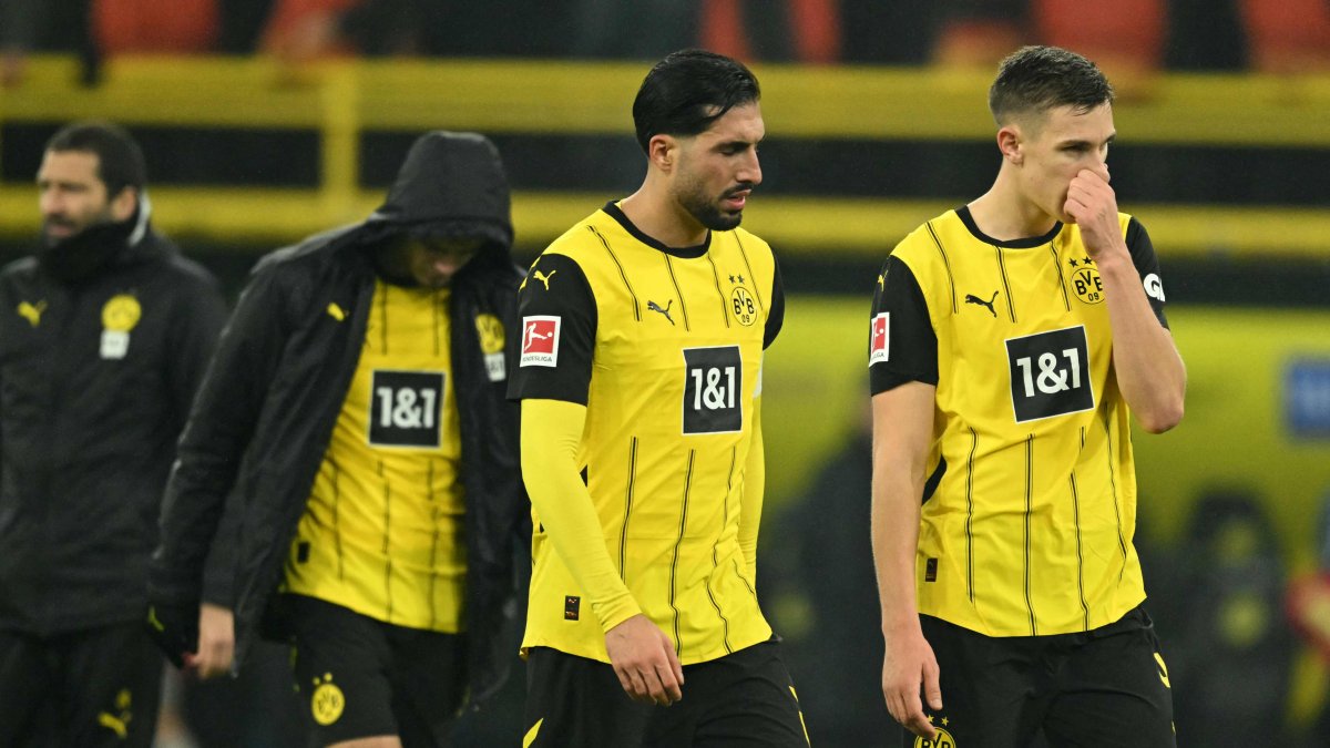 Dortmund&#039;s Emre Can (C) and Nico Schlotterbeck react after the German 1st-division Bundesliga match between Borussia Dortmund and TSG Hoffenheim, Dortmund, Germany, Dec. 15, 2024. (AFP Photo)