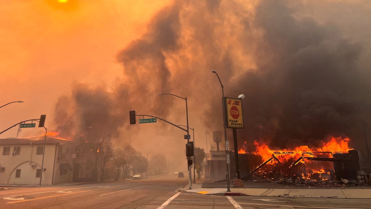 Flames from the wind-driven Eaton Fire engulf a house in Altadena, California, Jan. 8, 2025. (AFP Photo)