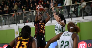 Galatasaray&#039;s Brianna Ashaki Fraser (C) in action during the ING Women&#039;s Basketball Süper Lig match against Ormanspor at the M. Sait Zarifoğlu Sports Hall, Ankara, Türkiye, Dec. 29, 2024. (AA Photo)