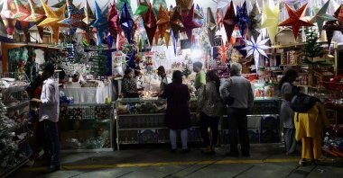 People shop for decorative items on the eve of the Christmas holiday, Bengaluru, India, Dec. 24, 2024. (EPA Photo)