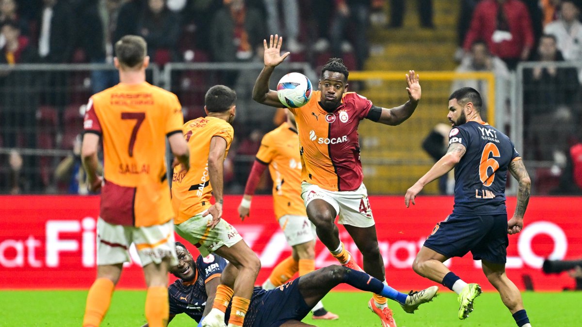 Galatasaray&#039;s Michy Batshuayi (2nd R) in action during the Turkish Cup match against Başakşehir, Istanbul, Türkiye, Jan. 8, 2025. (AA Photo)