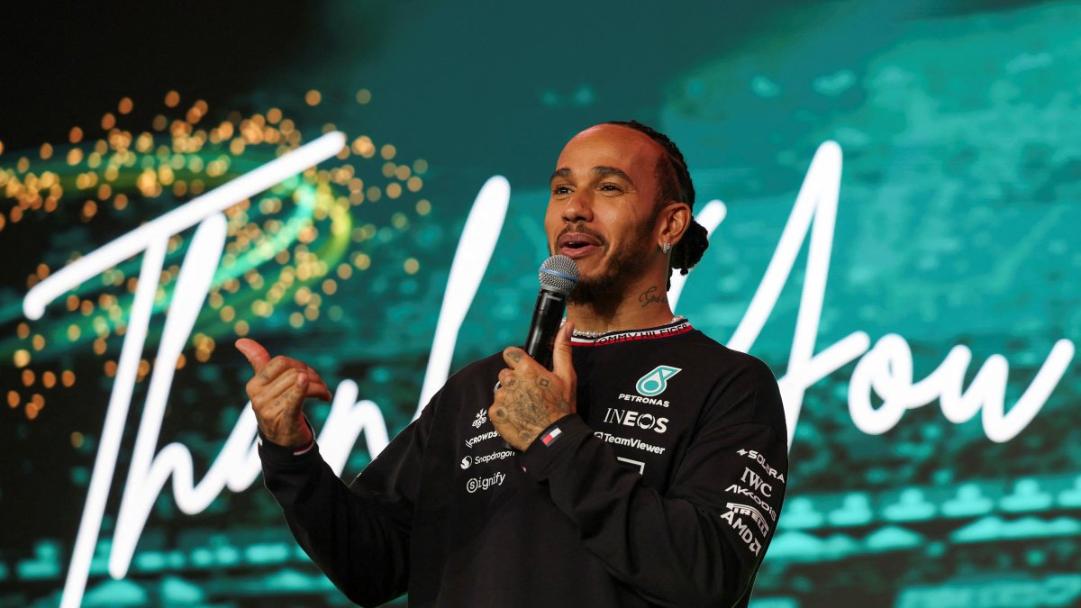 Lewis Hamilton speaks at a Mercedes farewell event for his team, Kuala Lumpur, Malaysia, Dec. 10, 2024. (Reuters Photo)