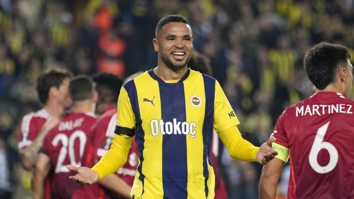 Fenerbahce&#039;s Youssef En-Nesyri reacts after missing a chance during the Europa League opening phase match between Fenerbahce and Manchester United at Şükrü Saraçoğlu stadium, Istanbul, Türkiye, Oct. 24, 2024. (AP Photo)