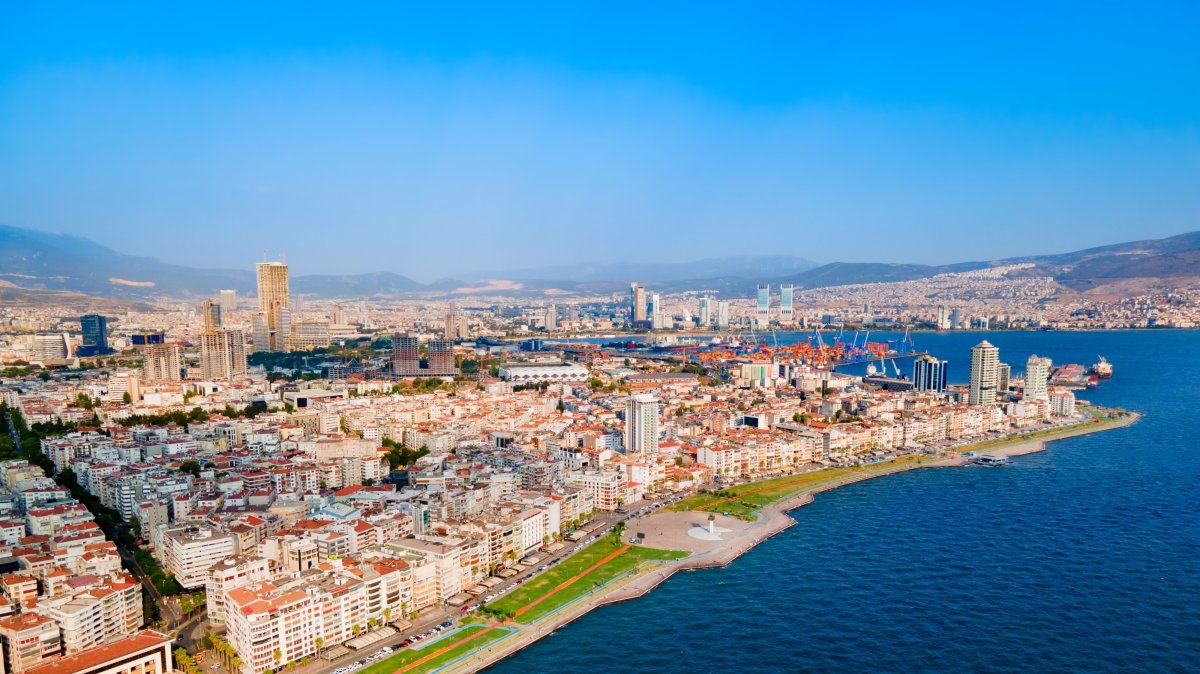 This file photo shows a view of Izmir province, western Türkiye. (Shutterstock Photo)