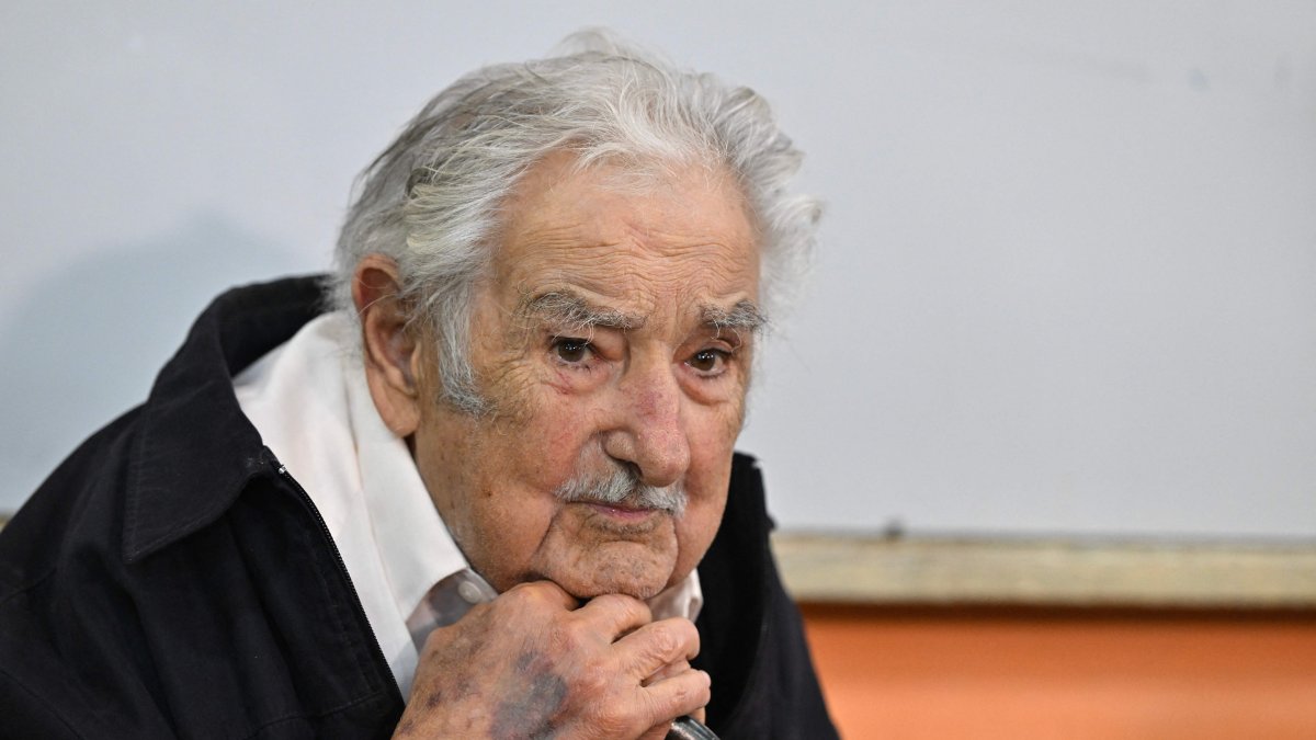 Uruguay&#039;s former President (2010-2015) Jose Mujica waits to cast his vote during the presidential runoff election in Montevideo, Uruguay, Nov. 24, 2024. (AFP Photo)