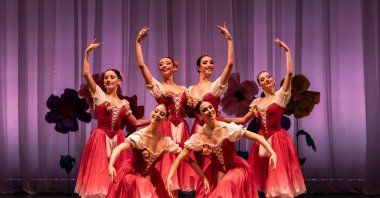 The Istanbul State Opera and Ballet (IDOB) will present its &quot;World of Ballet&quot; performance with audio descriptions for art lovers. (AA Photo)