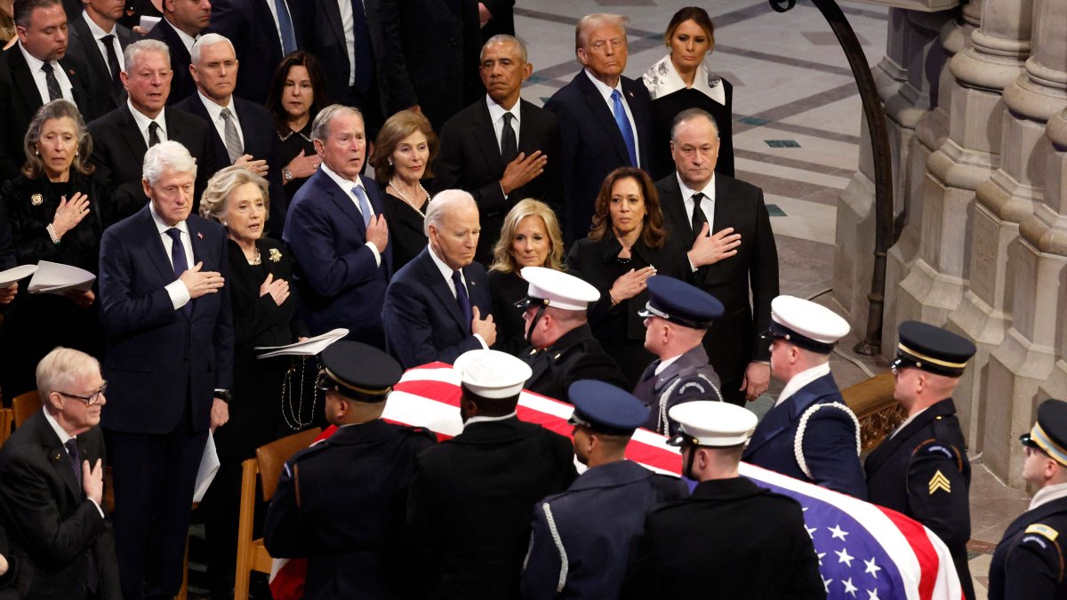 U.S. Military Body Bearers carry the flag-draped casket bearing the remains of former U.S. President Jimmy Carter from the Washington National Cathedral following his state funeral as (L-R) Jack Carter, Former U.S. Vice Presidents Al Gore and Mike Pence, Karen Pence, former U.S. President Bill Clinton, former Secretary of State Hillary Clinton, former U.S. President George W. Bush, Laura Bush, former U.S. President Barack Obama, U.S. President-elect Donald Trump, Melania Trump, U.S. President Joe Biden, first lady Jill Biden U.S. Vice President Kamala Harris and second gentleman Doug Emhoff look on, Washington, U.S., Jan. 9, 2025. (AFP Photo)