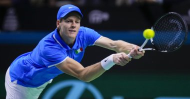 Italy&#039;s Jannik Sinner returns the ball to Netherlands&#039; Tallon Griekspoor during the Davis Cup final tennis match between Netherlands and Italy at the Martin Carpena Sports Hall, Malaga, Spain, Nov. 24, 2024. (AP Photo)