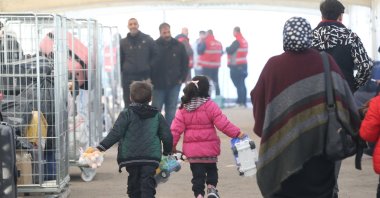 Syrians seeking to return to their homeland continue to cross through the Cilvegözü border gate in Hatay, Türkiye, Jan. 9, 2024. (AA Photo) 