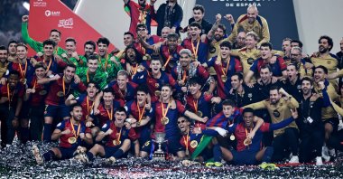 FC Barcelona players celebrate with the trophy after winning the Spanish Super Cup, King Abdullah Sports City, Jeddah, Saudi Arabia, Jan. 12, 2025. (Reuters Photo)
