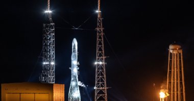 Blue Origin&#039;s New Glenn rocket is docked during preparations for lift-off at Launch Complex 36 on Cape Canaveral Space Force Station, Florida, U.S., Jan. 13, 2025. (EPA Photo) 