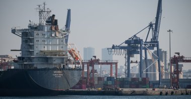 A container ship is docked at the Haydarpaşa port. Istanbul, Türkiye, Oct. 23, 2021. (Reuters Photo)