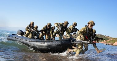 The Turkish Armed Forces (TSK) amphibious soldiers are seen in Izmir province&#039;s Foça, Türkiye, Jan. 13, 2025 (AA Photo)