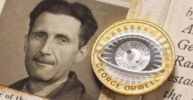 This photo, provided by The Royal Mint shows a George Orwell 2 pound coin, London, U.K., Jan. 13, 2025. (AP Photo)