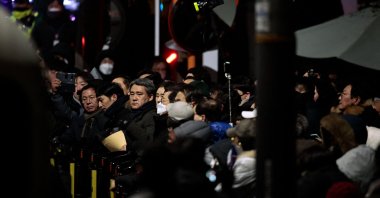 People gather inside the barricade blocking the road leading to the residence of impeached South Korean President Yoon Suk Yeol in Seoul, Jan. 15, 2025. (AFP Photo)