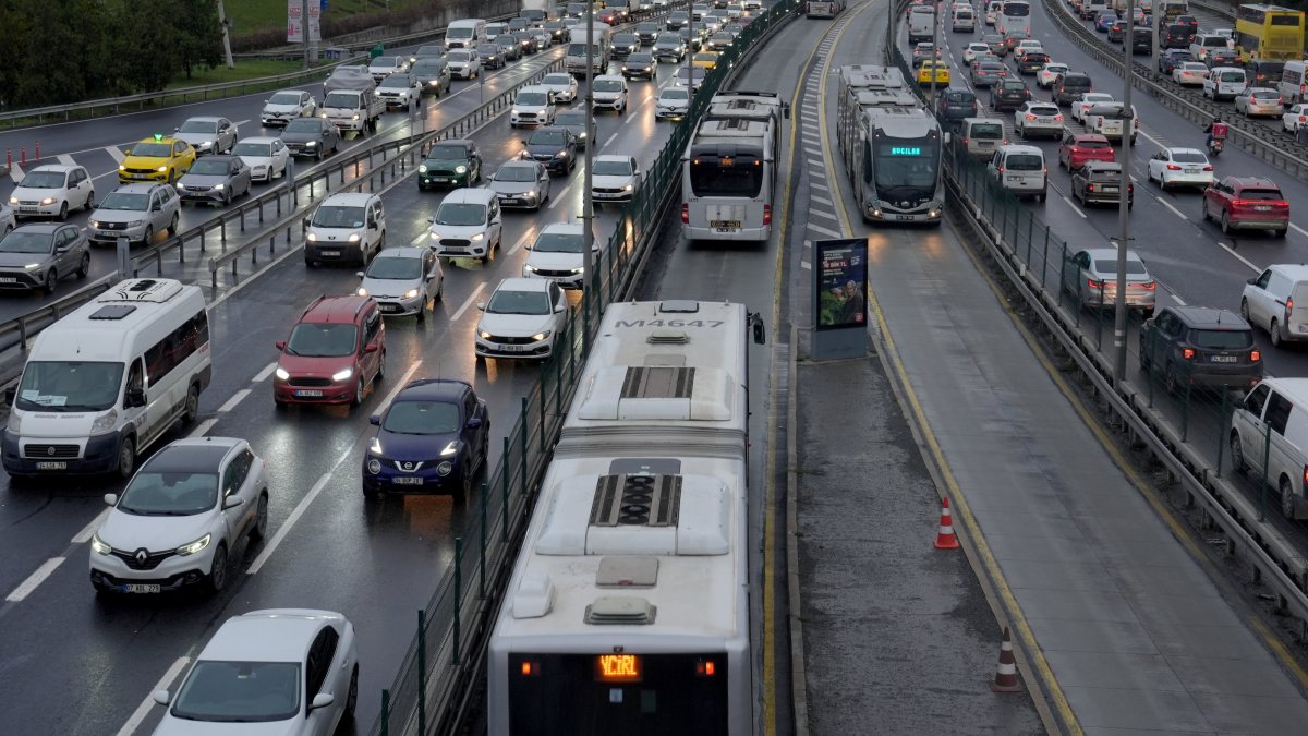 A general view shows Metrobuses and a traffic jam, Istanbul, Türkiye, Dec. 30, 2024. (AA Photo)