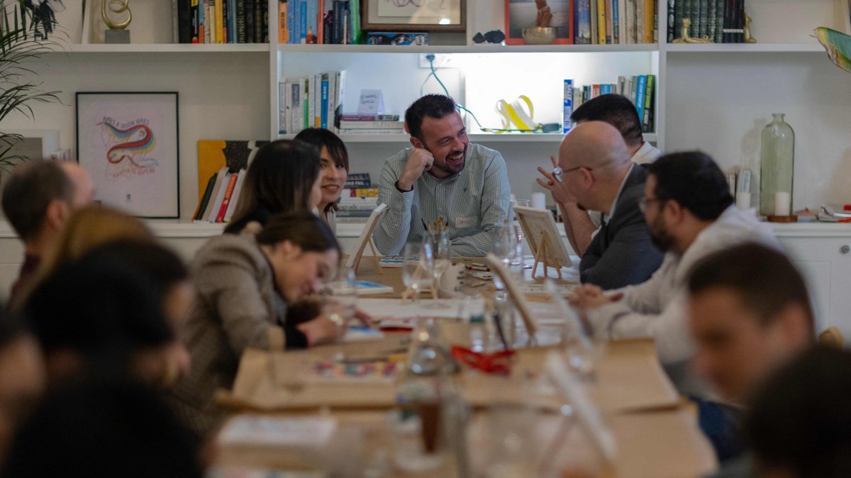 A group of people take part in a singles meeting organized by the &quot;Slow Dating Club,&quot; Madrid, Spain, Dec. 29, 2024. (AFP Photo)