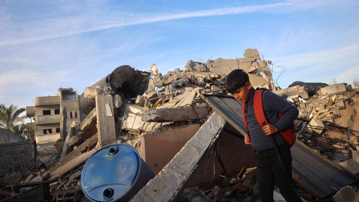 A boy walks past a destroyed building in the aftermath of an Israeli strike at Deir al-Balah in the central Gaza Strip, Jan. 15, 2025. (AFP Photo)