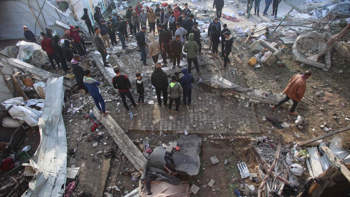 People check the destruction in the aftermath of an Israeli strike at the Al-Farabi school in the center of Gaza City, which is sheltering a number of displaced people, Jan.15, 2025. (AFP Photo)