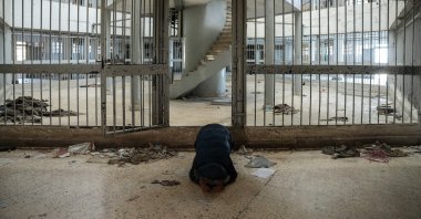 Amar Mousa, a detainee in Sednaya Prison, a center of torture under the Assad regime, said: &quot;They only allowed us to crawl like this, anyone who raised his head would die.&quot; Sednaya Prison, Syria, Dec. 17, 2024. (İHA Photo)