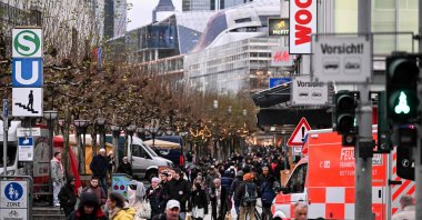 People walk on the main shopping street, Frankfurt, Germany, Dec. 19, 2024. (AFP Photo)