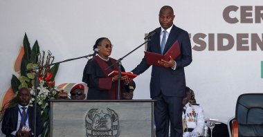 Daniel Chapo (R) takes oath to be sworn in as the President of Mozambique, in Maputo, Mozambique, Jan. 15, 2025. (AFP Photo)