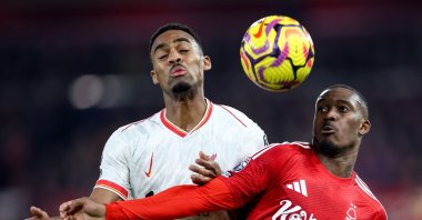 Liverpool&#039;s Ryan Gravenberch (L) in action against Callum Hudson-Odoi of Nottingham (R) during a Premier League match, in Nottingham, U.K., Jan. 14, 2025. (EPA Photo)