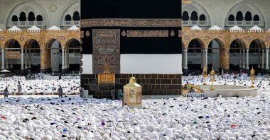 Muslim worshippers pray around the Kaaba, Islam&#039;s holiest shrine, at the Grand Mosque in the holy city of Mecca, Saudi Arabia, June 4, 2024. (AFP Photo)