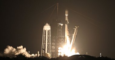 A SpaceX Falcon 9 rocket, carrying Firefly Aerospace&#039;s Blue Ghost and ispace&#039;s Resilience lunar landers, lifts off from Launch Complex 39A at the Kennedy Space Center in Cape Canaveral, Florida, U.S., Jan. 15, 2025. (AFP Photo)
