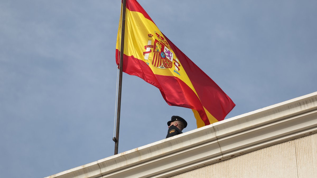 Spain&#039;s national flag is raised above the Spanish embassy in Damascus, Syria, Jan. 16, 2025. (AFP Photo)