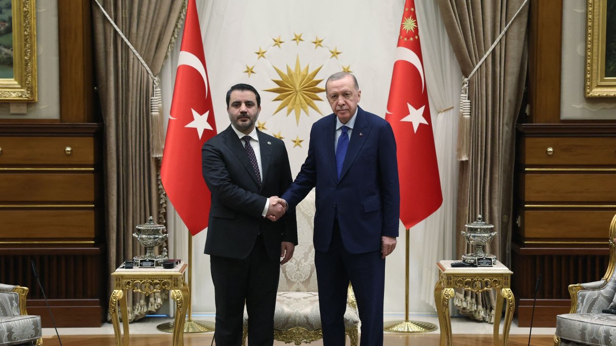 President Recep Tayyip Erdoğan shakes hands with Syrian Foreign Minister Asaad al-Shaibani (R) before their meeting at the Presidential Complex, Ankara, Türkiye, Jan. 15, 2025. (AFP Photo)