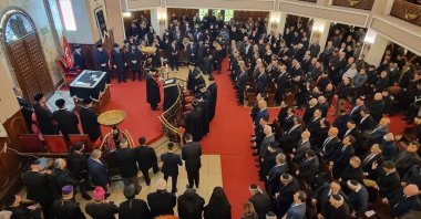 Mourners attend the funeral of Chief Rabbi Isak Haleva at Neve Shalom Synagogue, Istanbul, Türkiye, Jan. 16, 2025. (IHA Photo)