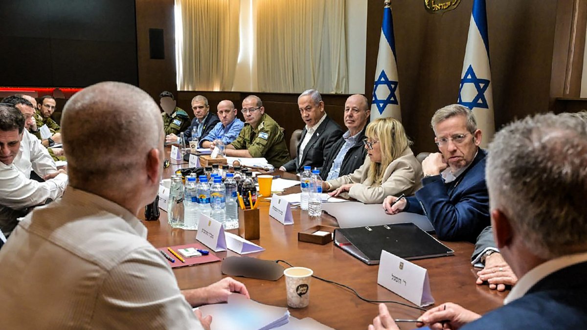 Prime Minister Benjamin Netanyahu (5-R), heads a security cabinet meeting to vote on a Gaza cease-fire and hostage release deal, Jan. 17, 2025. (Handout via AFP)