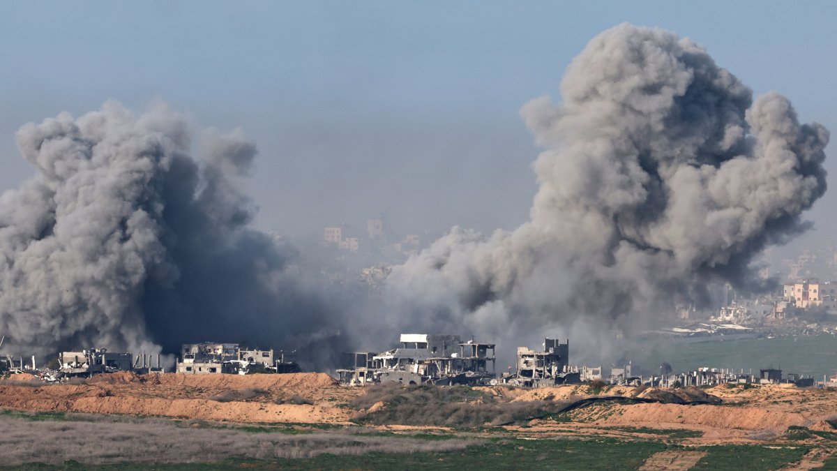 Smoke rises from an Israeli airstrike on the town of Beit Hanoun in the northern Gaza Strip, as seen from the Israeli-Gaza border near Sderot, southern Israel, Jan. 19, 2025. (EPA Photo)