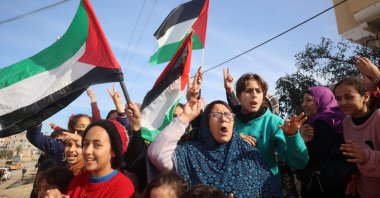 Displaced Palestinians waving national flags cheer as they return to Rafah in the southern Gaza Strip, Palestine, Jan. 19, 2025. (AFP Photo)