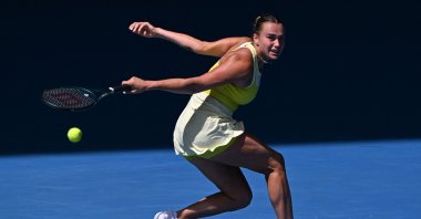 Belarus&#039; Aryna Sabalenka hits a shot against Russia&#039;s Mirra Andreeva during the Australian Open tie, in Melbourne, Australia, Jan. 19, 2025. (AFP Photo)