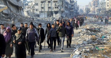 Displaced Palestinians make their way past the rubble as they return to their homes in the northern Gaza Strip, Palestine, Jan. 19, 2025. (Reuters Photo)
