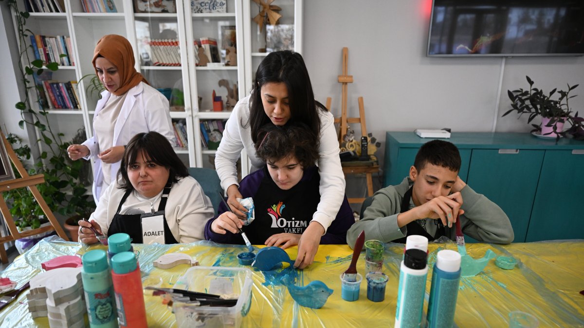 Children receive training at the Autism Foundation&#039;s &quot;Application House,&quot; where they develop essential life and self-care skills, Ankara, Türkiye, Jan. 18, 2025. (AA Photo)