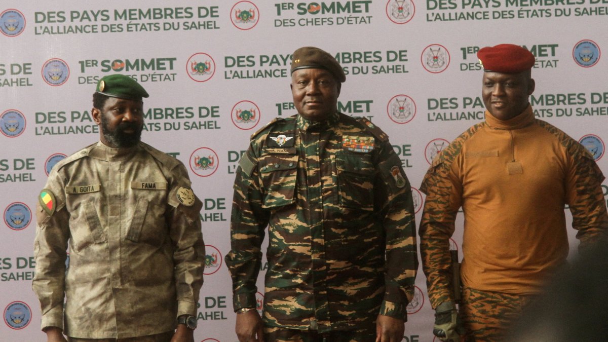 Heads of state of Mali's Assimi Goita, Niger's Gen. Abdourahamane Tiani and  Burkina Faso's Capt. Ibrahim Traore pose for photographs in Niamey, Niger, July 6, 2024. (Reuters Photo)