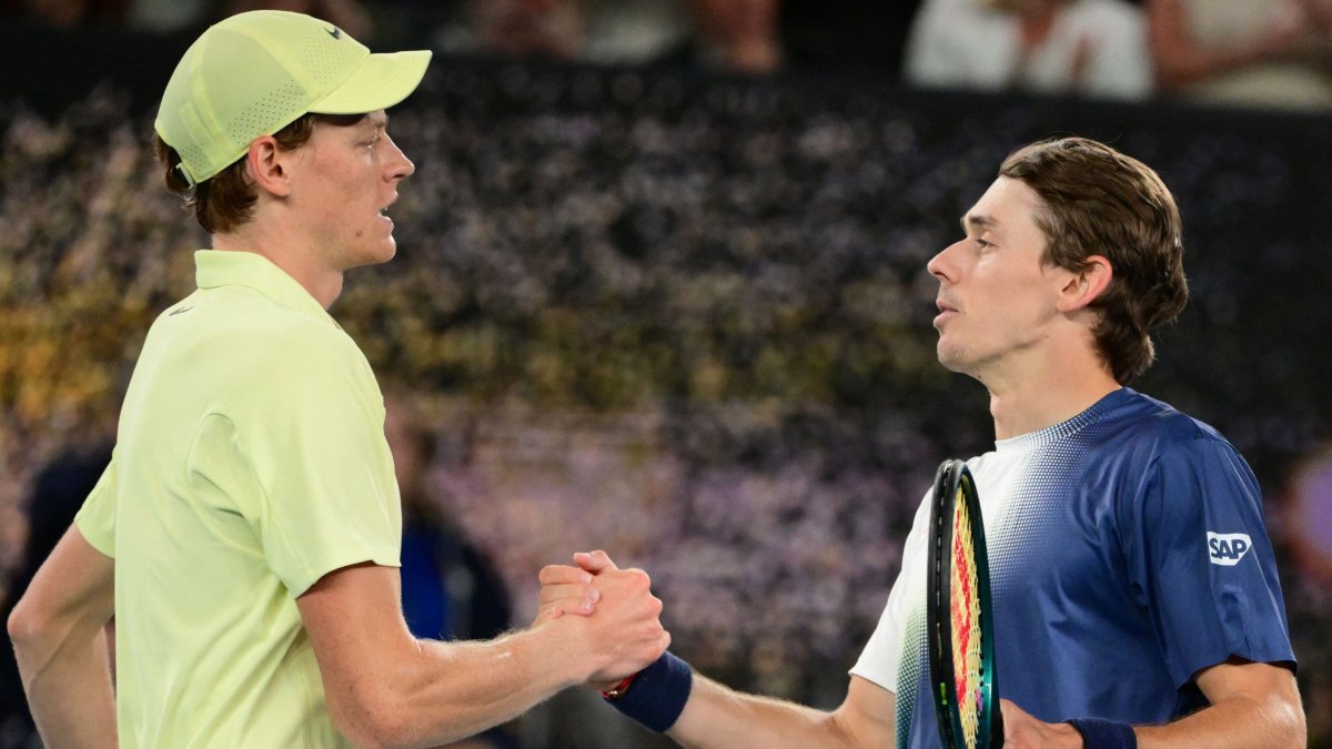 Holder Sinner, 1st-time hopeful Swiatek clinch Aus Open semi spots
