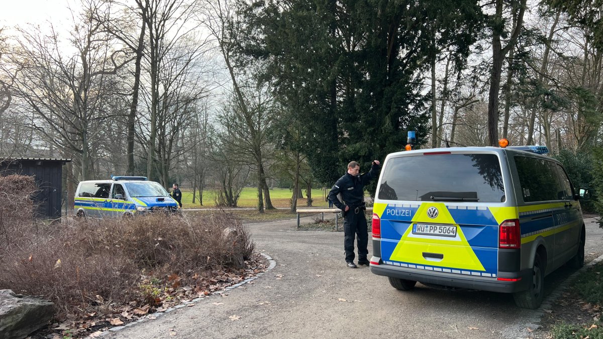 German police secure a park, where two people were killed in a knife attack, in Aschaffenburg, Jan. 22, 2025. (EPA Photo)