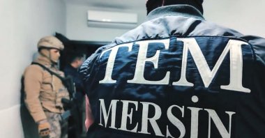 Counterterrorism police raid a residence in an operation, Mersin, southern Türkiye, Jan. 22, 2025. (DHA Photo)