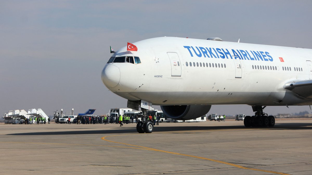 Passengers disembark from a Turkish Airlines aircraft carrying a diplomatic delegation from Ankara and an aid shipment provided by the Turkish Red Crescent at Damascus International Airport, Damascus, Syria, Jan. 23, 2025. (AFP Photo)