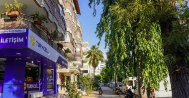 A Turkcell mobile phone shop in Alanya, southern Türkiye, Nov. 3, 2024. (Reuters Photo)