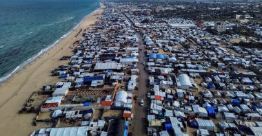 A drone image shows an encampment of tents of displaced Palestinians on the beach in Khan Younis, southern Gaza Strip, Palestine, Jan. 23, 2025. (EPA Photo)