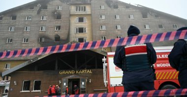 Turkish emergency personnel operate in the aftermath of a fire that broke out at the Grand Kartal Hotel in the Kartalkaya Ski Resort in northwestern Bolu, Türkiye, Jan. 22, 2025. (AFP Photo)