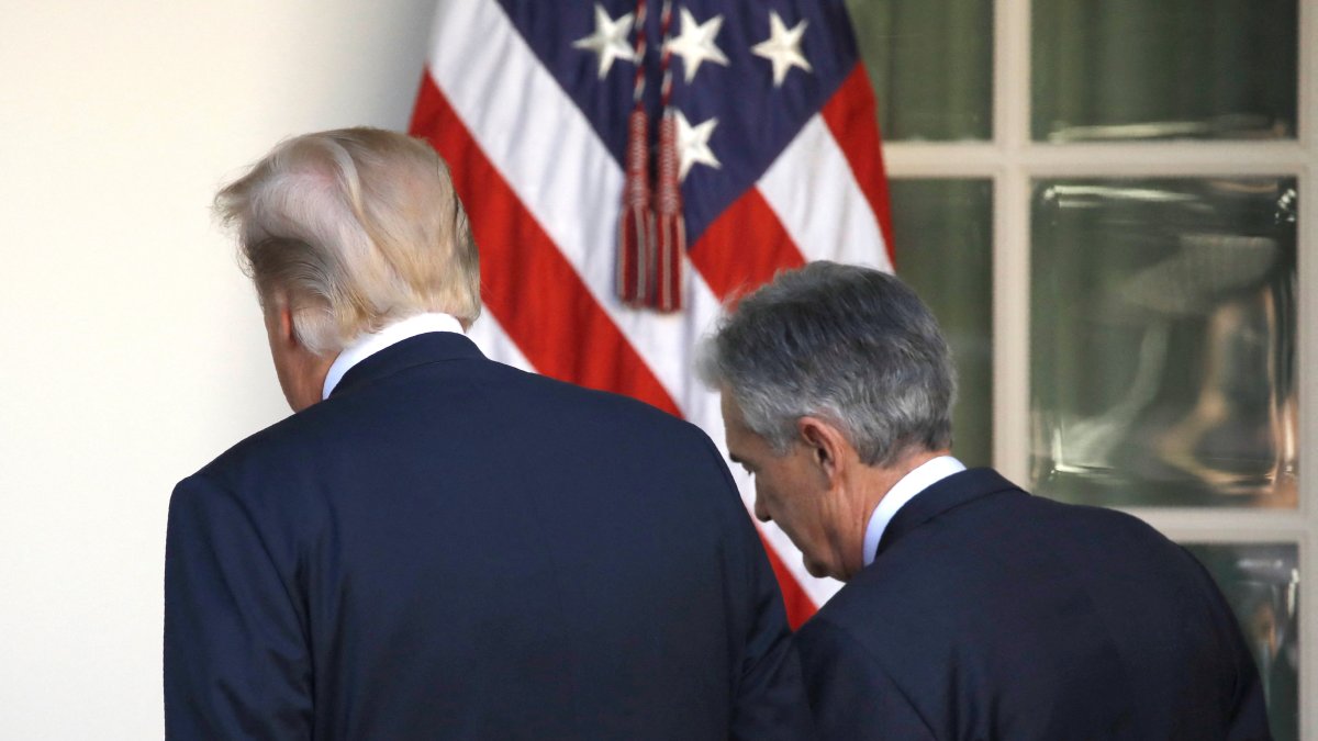 U.S. President Donald Trump leaves the Rose Garden with Jerome Powell, his nominee at the time to lead the U.S. Federal Reserve, at the White House, Washington, U.S., Nov. 2, 2017. (Reuters Photo)